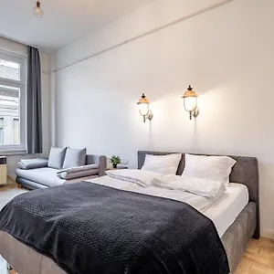 Luxurious At Center Appartamento Budapest